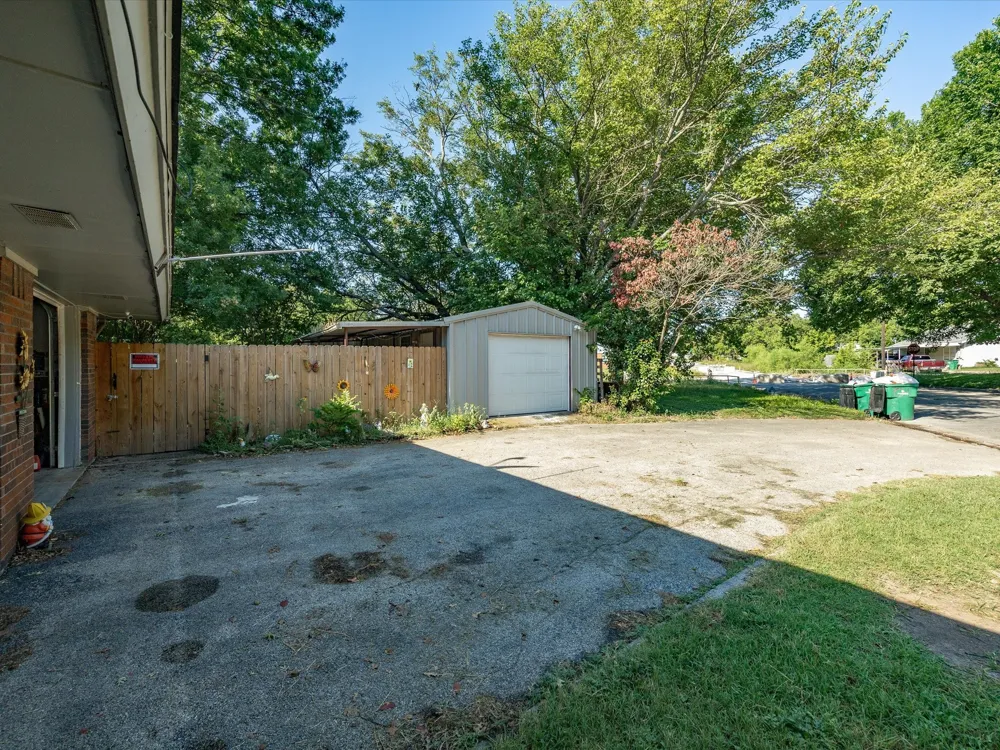 901 Pebble Street Bowie, TX 76230