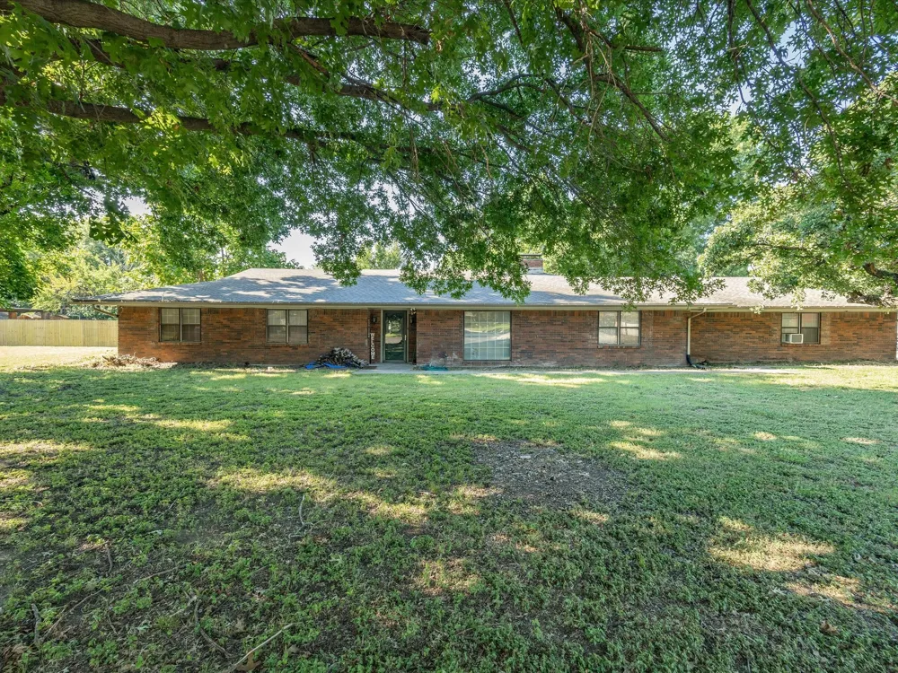 901 Pebble Street Bowie, TX 76230