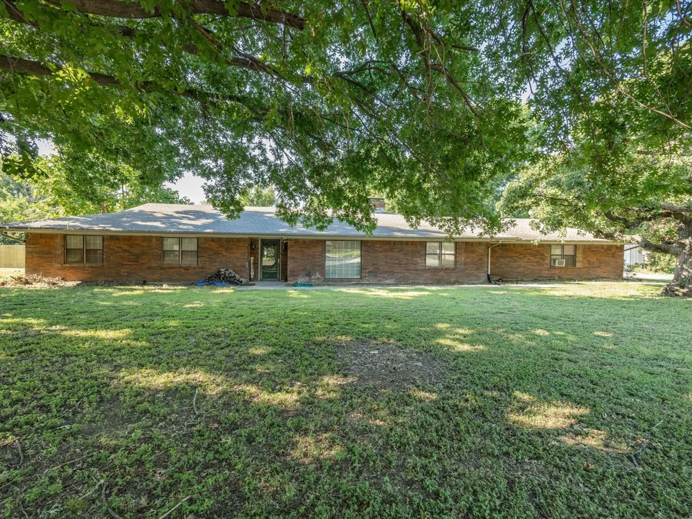 901 Pebble Street Bowie, TX 76230