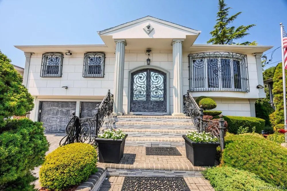 2696 Clubhouse Road Merrick, NY 11566