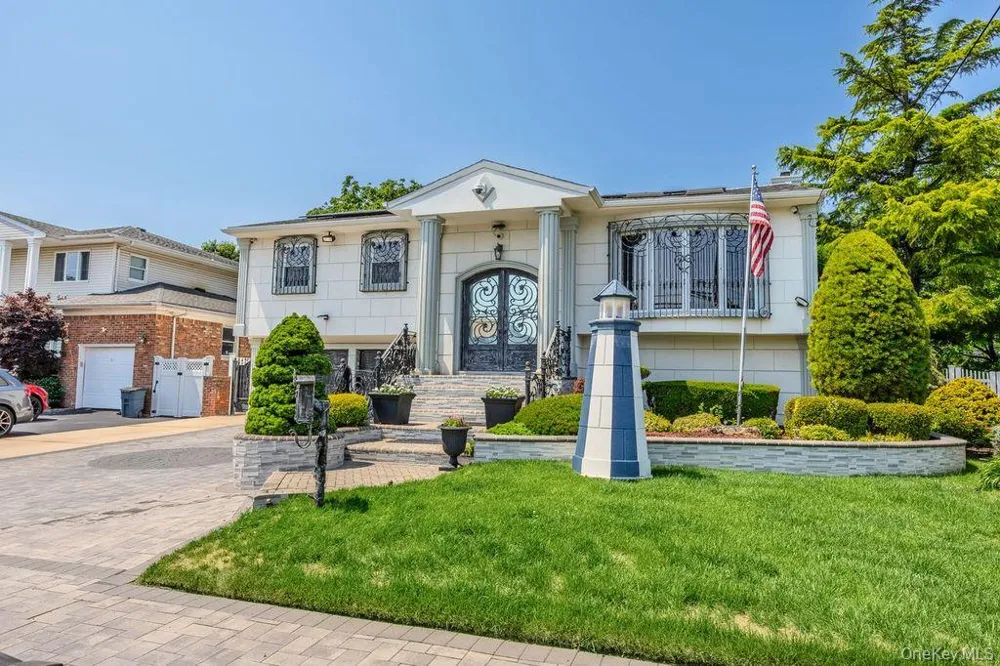 2696 Clubhouse Road Merrick, NY 11566