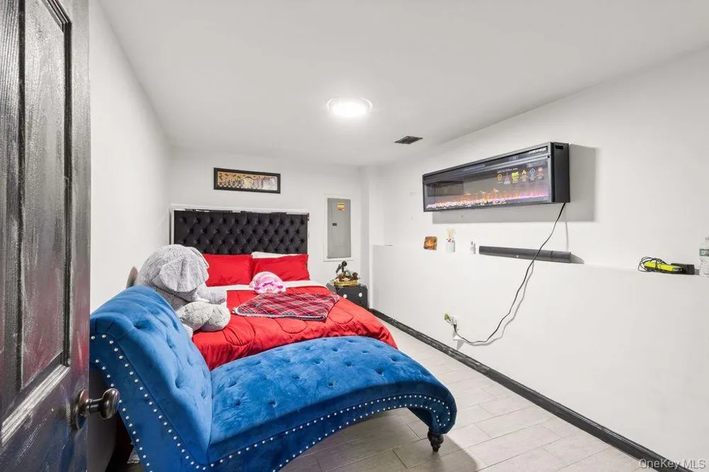 2696 Clubhouse Road Merrick, NY 11566