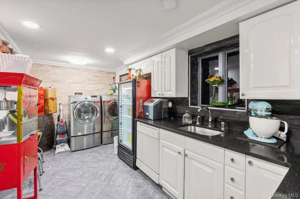 2696 Clubhouse Road Merrick, NY 11566