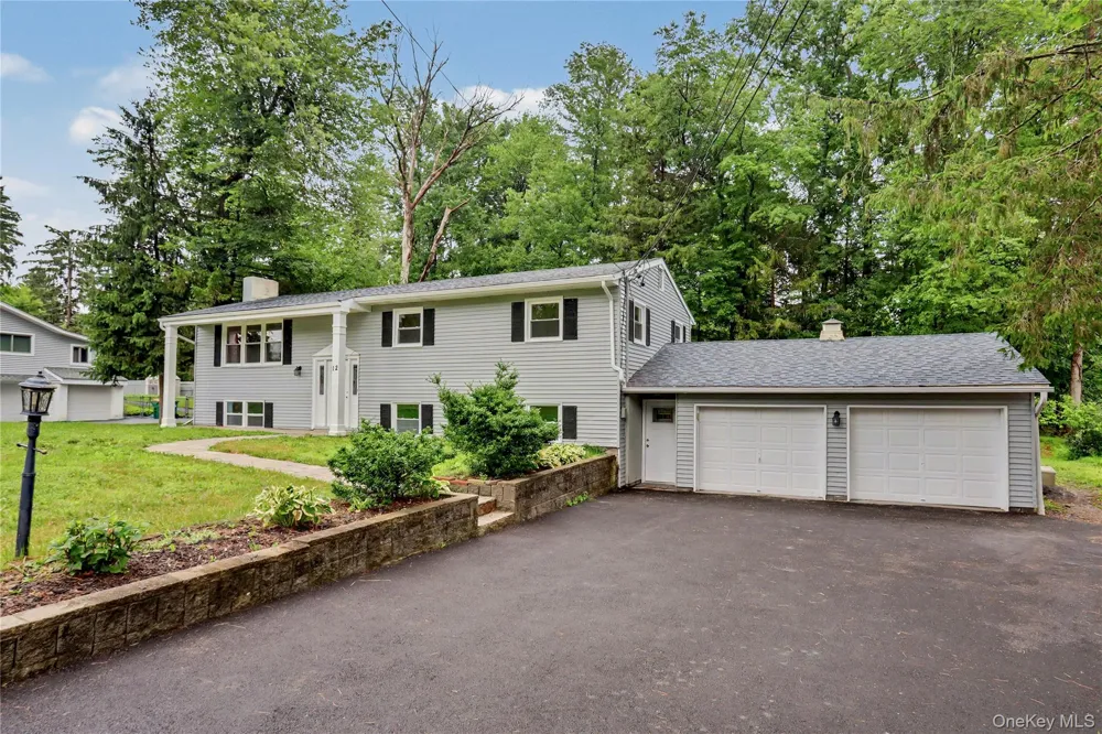 12 Roe Drive Hyde Park, NY 12538