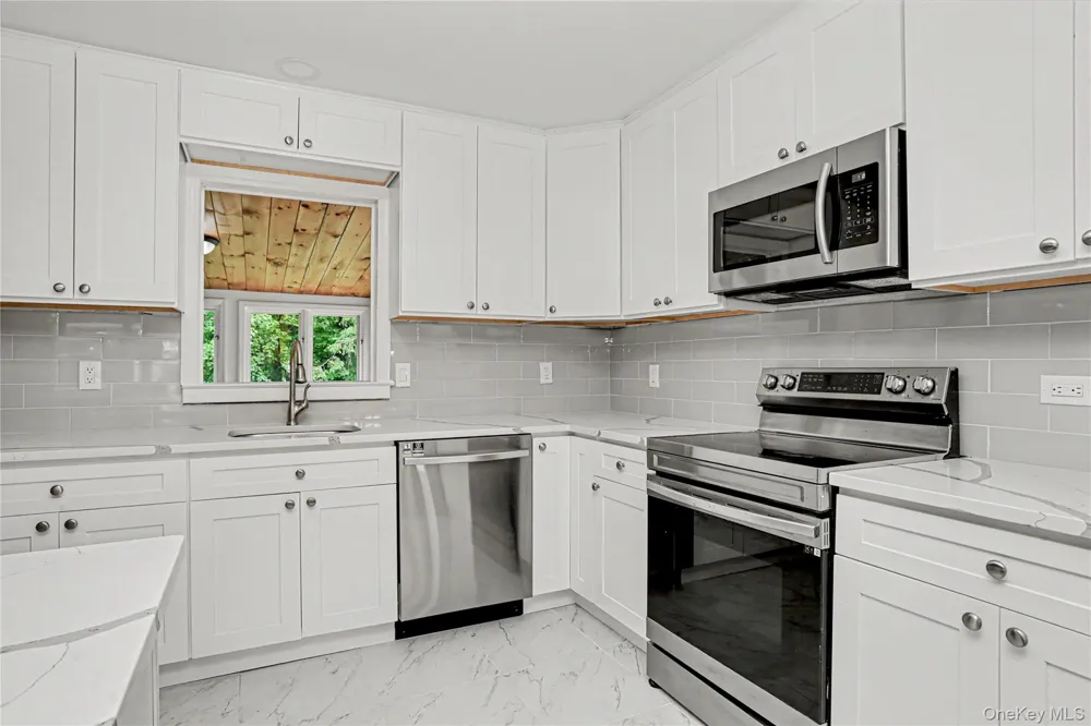 12 Roe Drive Hyde Park, NY 12538