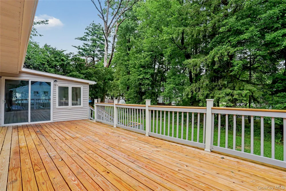 12 Roe Drive Hyde Park, NY 12538