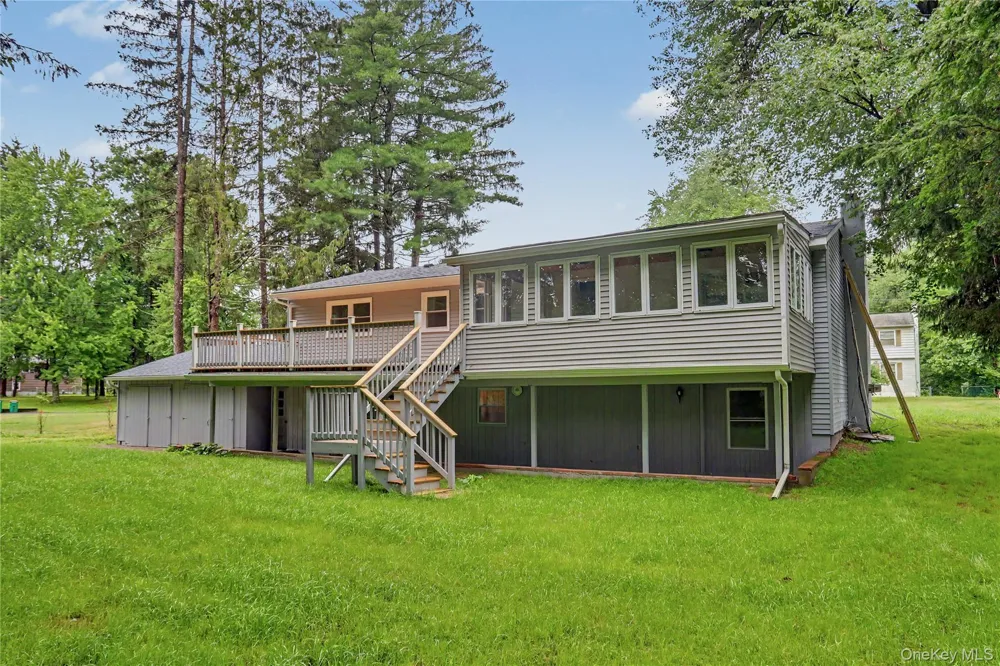 12 Roe Drive Hyde Park, NY 12538