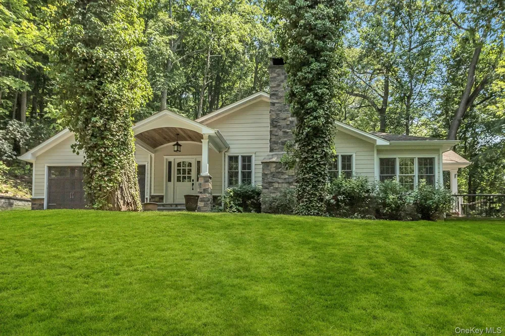 10 Laurel Cove Road Oyster Bay Cove, NY 11771