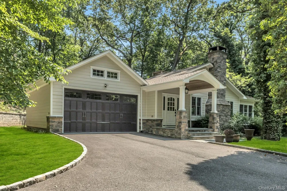 10 Laurel Cove Road Oyster Bay Cove, NY 11771