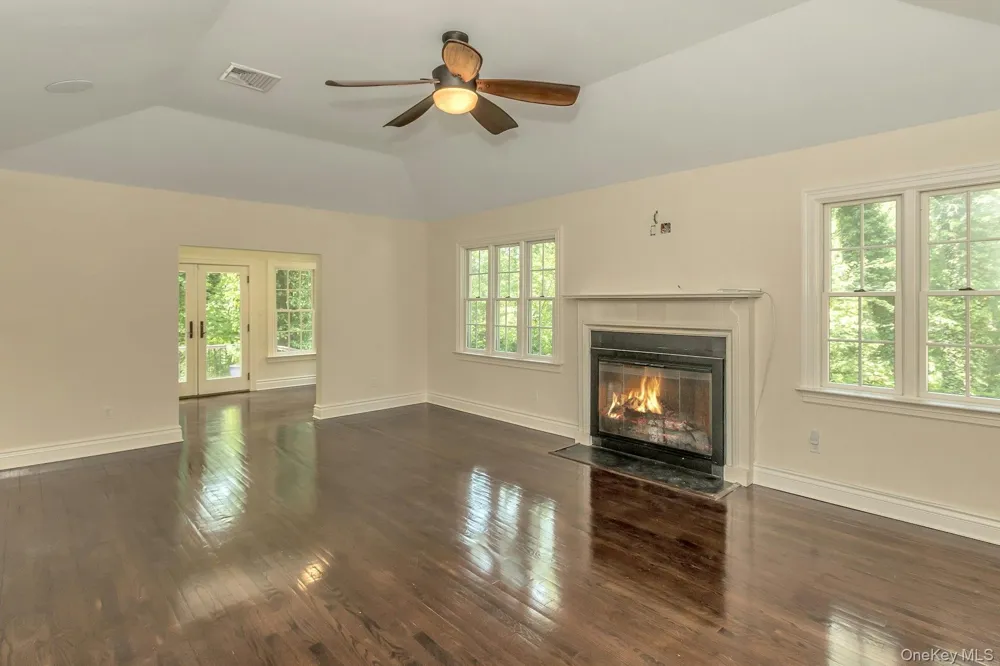 10 Laurel Cove Road Oyster Bay Cove, NY 11771