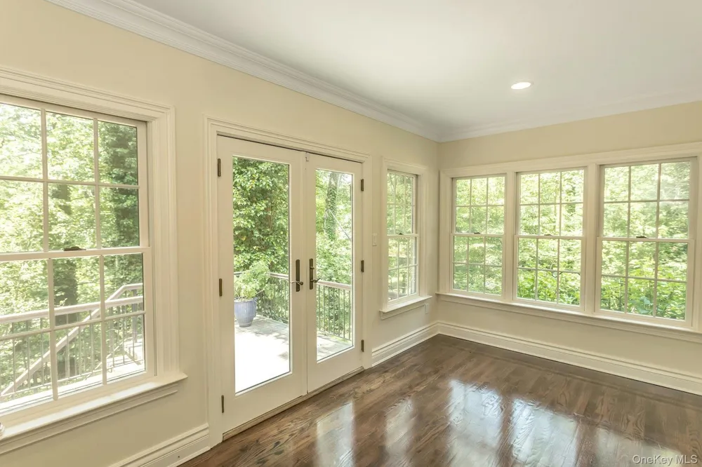 10 Laurel Cove Road Oyster Bay Cove, NY 11771