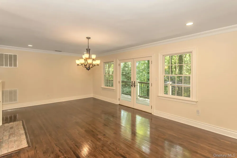 10 Laurel Cove Road Oyster Bay Cove, NY 11771