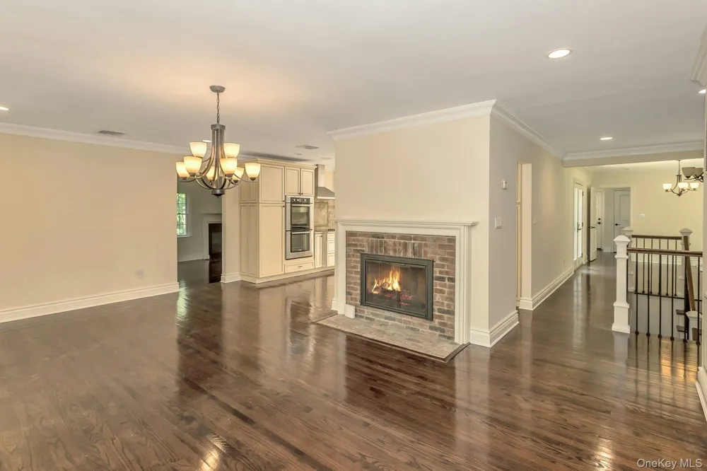 10 Laurel Cove Road Oyster Bay Cove, NY 11771