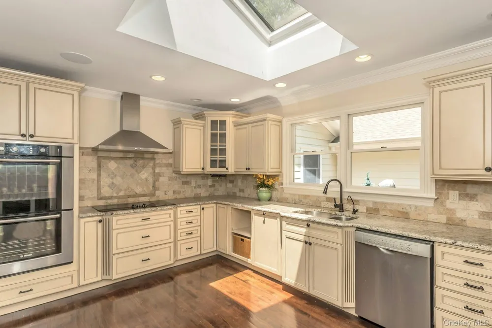 10 Laurel Cove Road Oyster Bay Cove, NY 11771