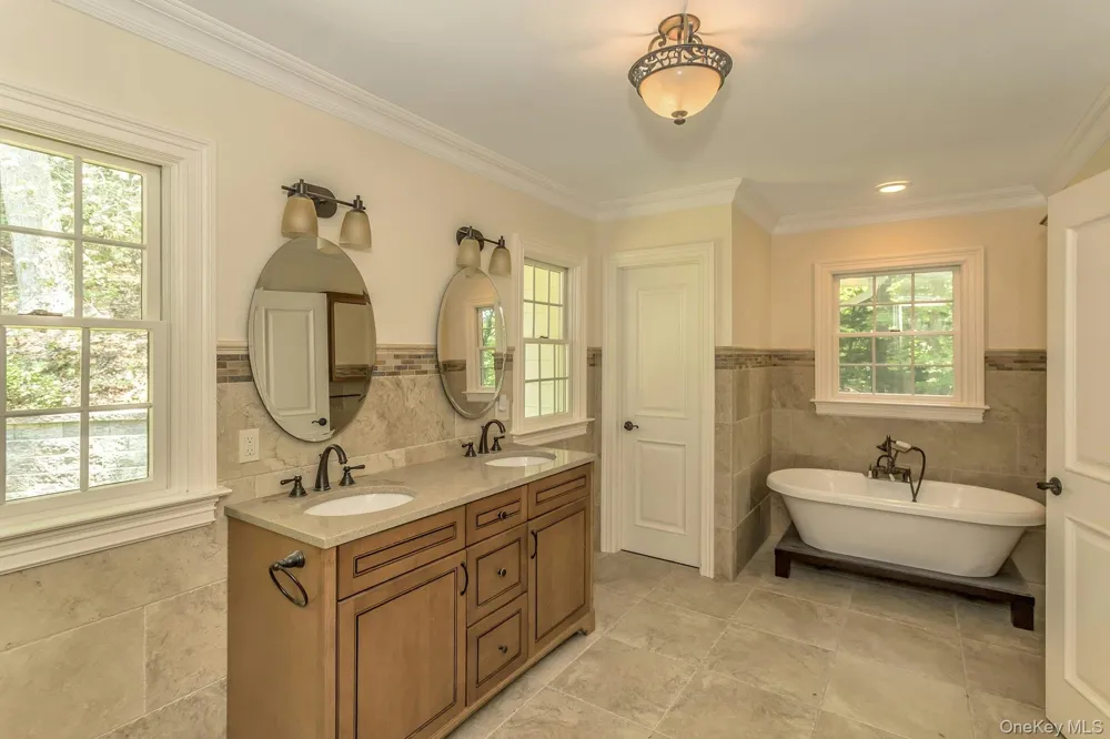 10 Laurel Cove Road Oyster Bay Cove, NY 11771
