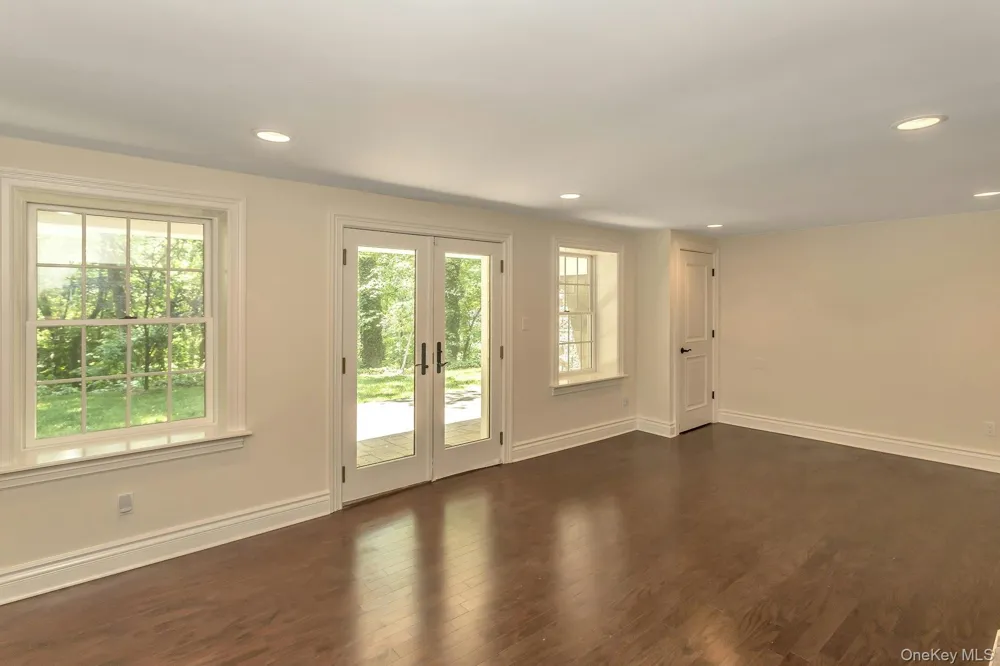 10 Laurel Cove Road Oyster Bay Cove, NY 11771
