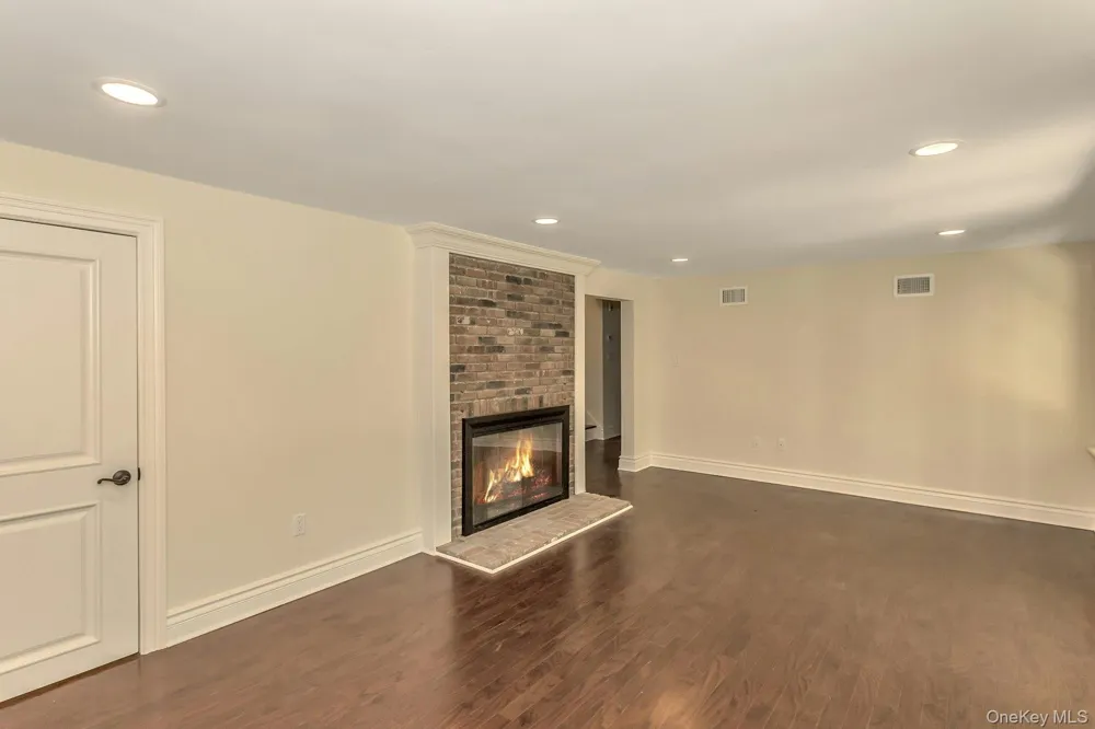 10 Laurel Cove Road Oyster Bay Cove, NY 11771