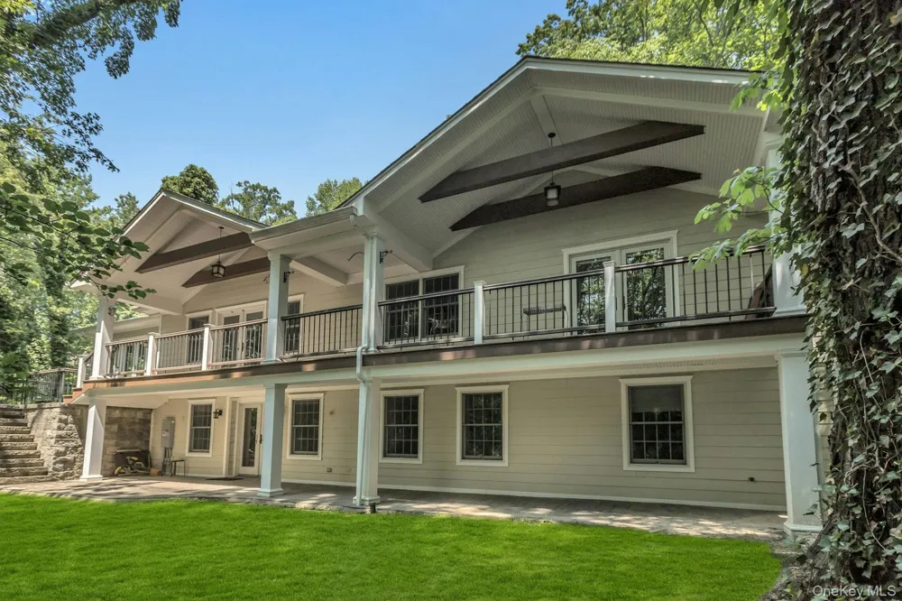 10 Laurel Cove Road Oyster Bay Cove, NY 11771