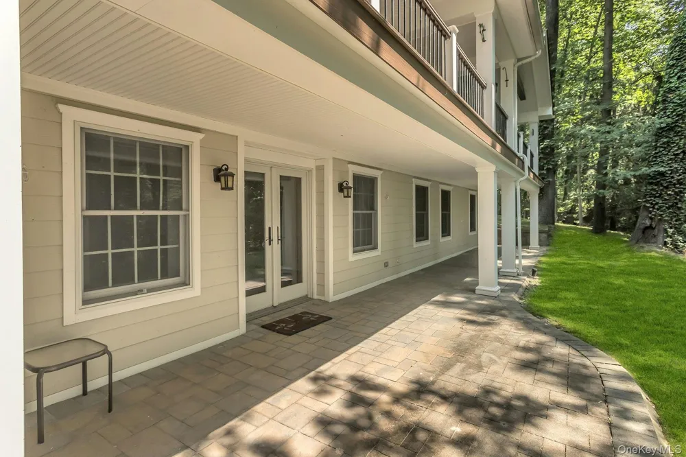 10 Laurel Cove Road Oyster Bay Cove, NY 11771