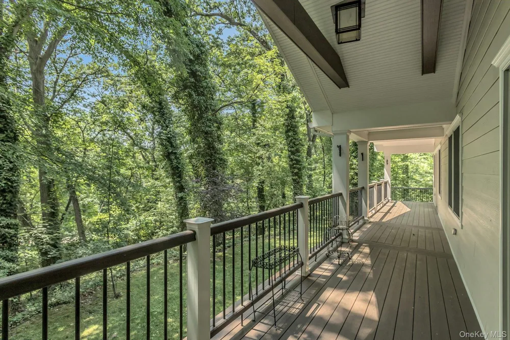 10 Laurel Cove Road Oyster Bay Cove, NY 11771