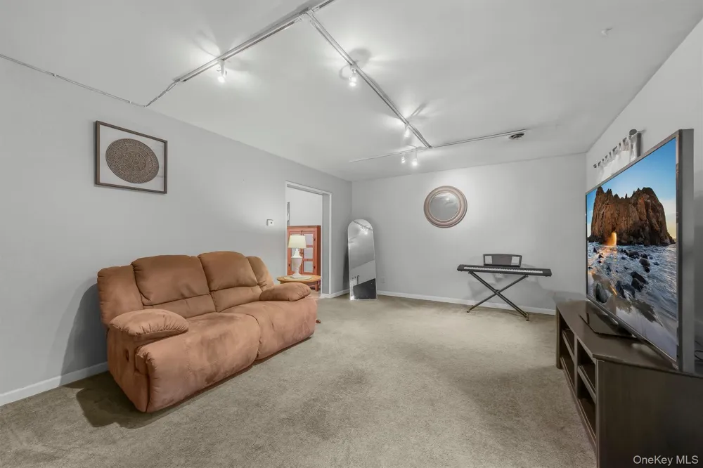 2 Summerset Drive Wallkill, NY 12589