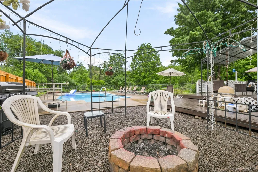 2 Summerset Drive Wallkill, NY 12589