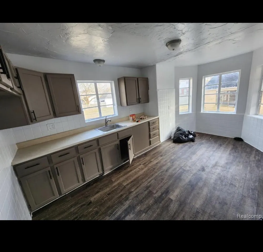 15646 Saratoga Avenue Detroit, MI 48205