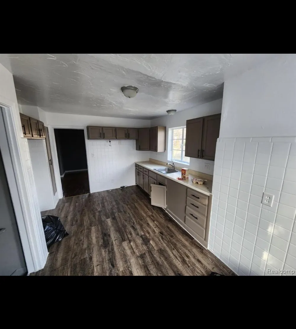 15646 Saratoga Avenue Detroit, MI 48205
