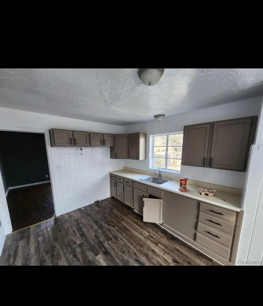 15646 Saratoga Avenue Detroit, MI 48205