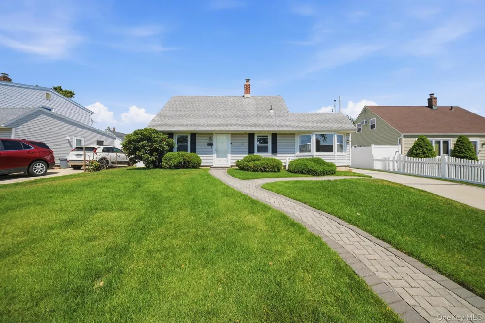 37 Gun Lane Levittown, NY 11756