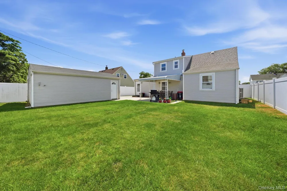 37 Gun Lane Levittown, NY 11756