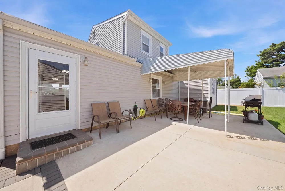 37 Gun Lane Levittown, NY 11756