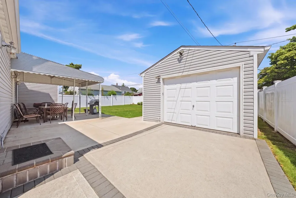 37 Gun Lane Levittown, NY 11756