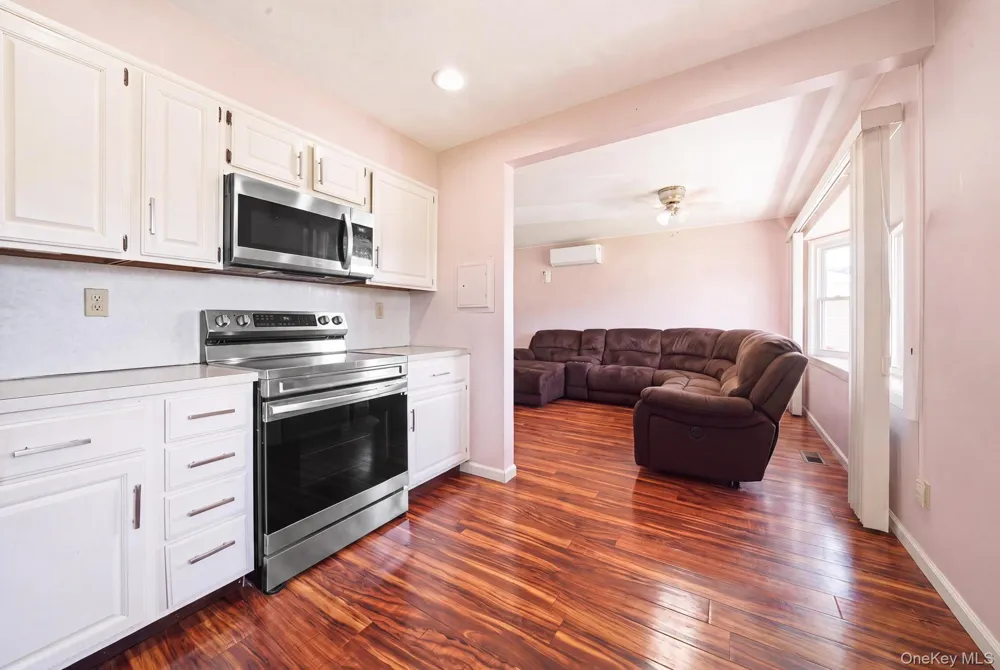 37 Gun Lane Levittown, NY 11756