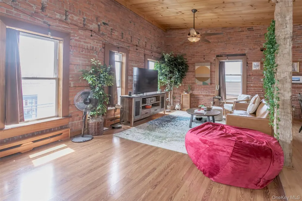 31 Main #PH Warwick, NY 10990