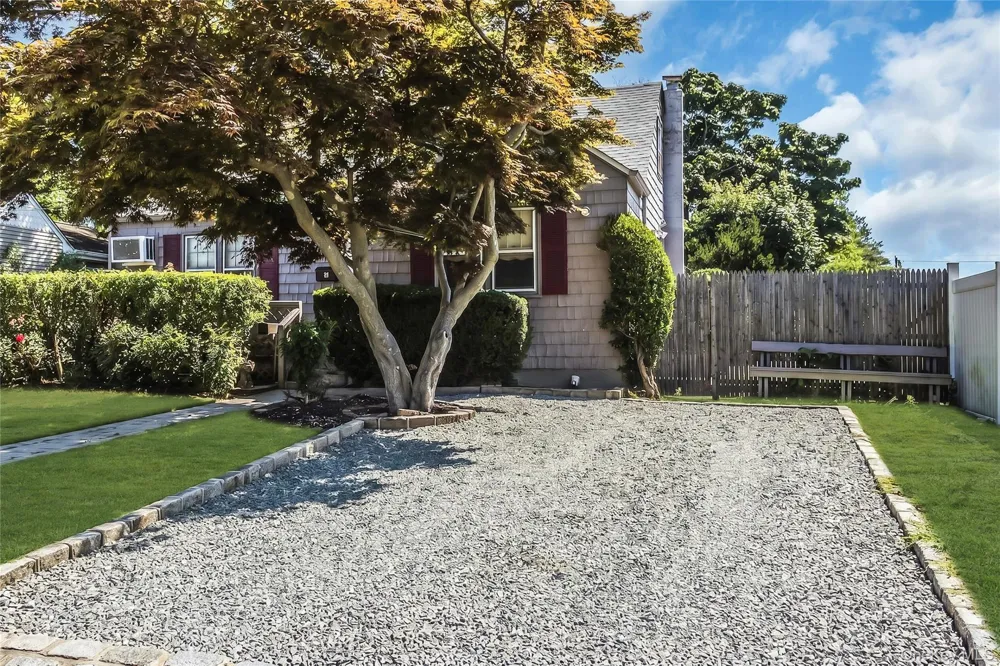 9 Kays Court North Babylon, NY 11703