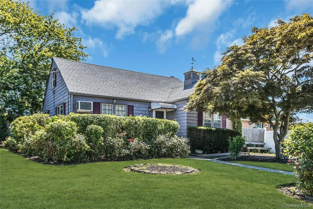 9 Kays Court North Babylon, NY 11703