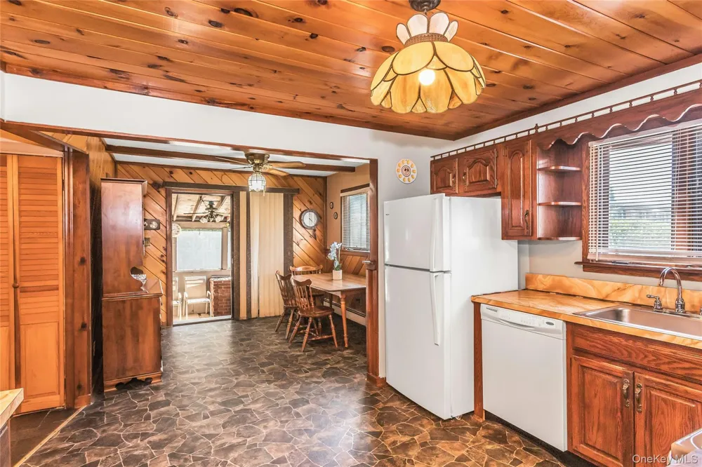 9 Kays Court North Babylon, NY 11703