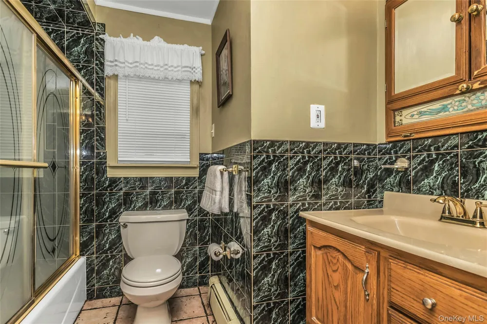 9 Kays Court North Babylon, NY 11703