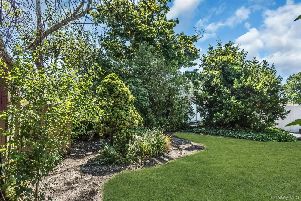 9 Kays Court North Babylon, NY 11703