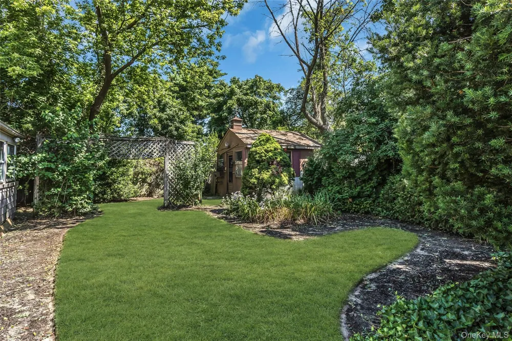 9 Kays Court North Babylon, NY 11703