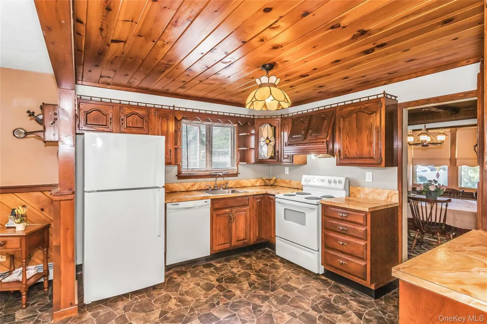 9 Kays Court North Babylon, NY 11703