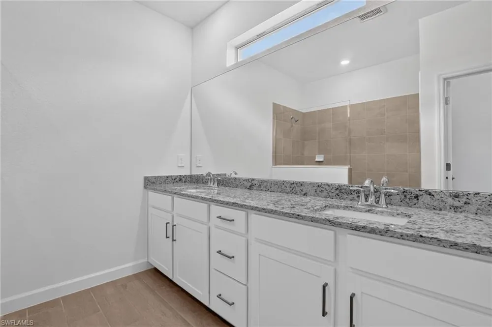 3233 Weston Manor Drive Alva, FL 33920