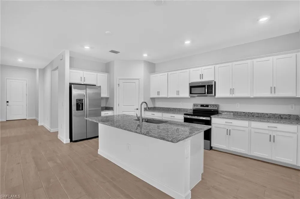 3233 Weston Manor Drive Alva, FL 33920