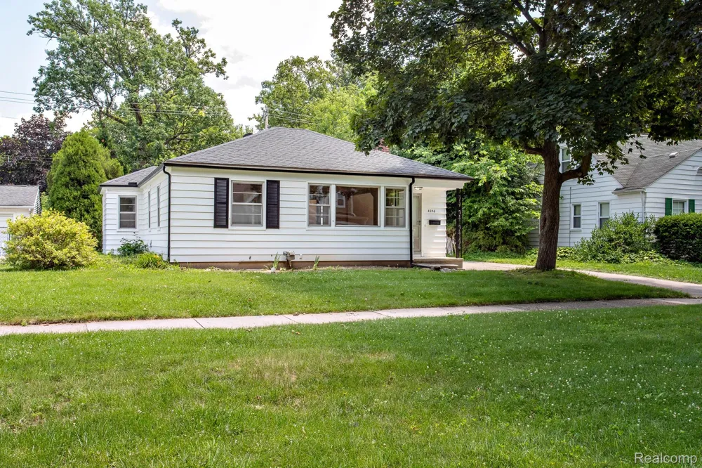 4056 Robina Avenue Berkley City, MI 48072