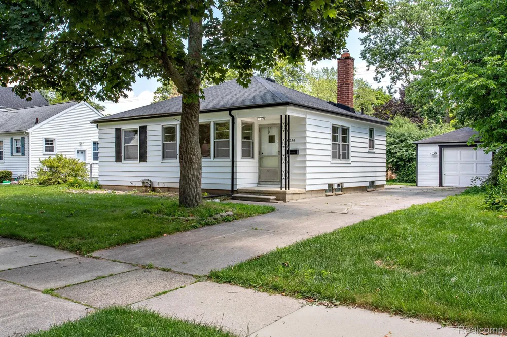 4056 Robina Avenue Berkley City, MI 48072