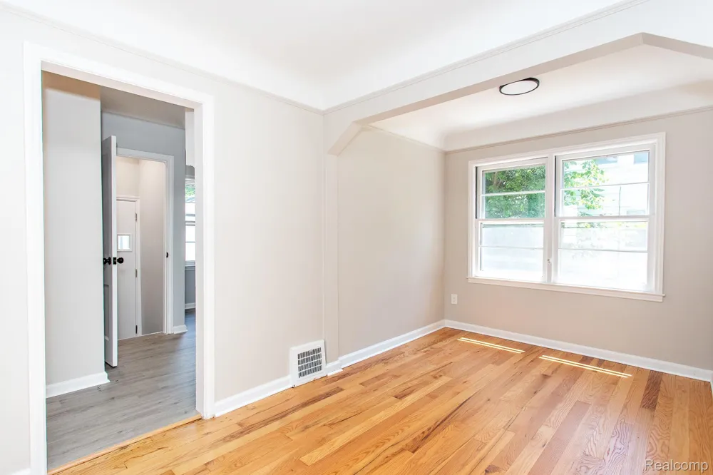 4056 Robina Avenue Berkley City, MI 48072