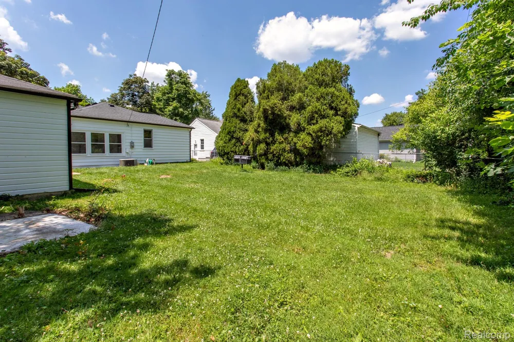 4056 Robina Avenue Berkley City, MI 48072