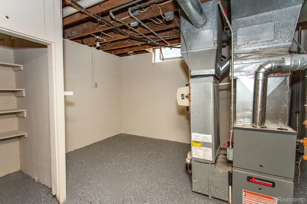 4056 Robina Avenue Berkley City, MI 48072