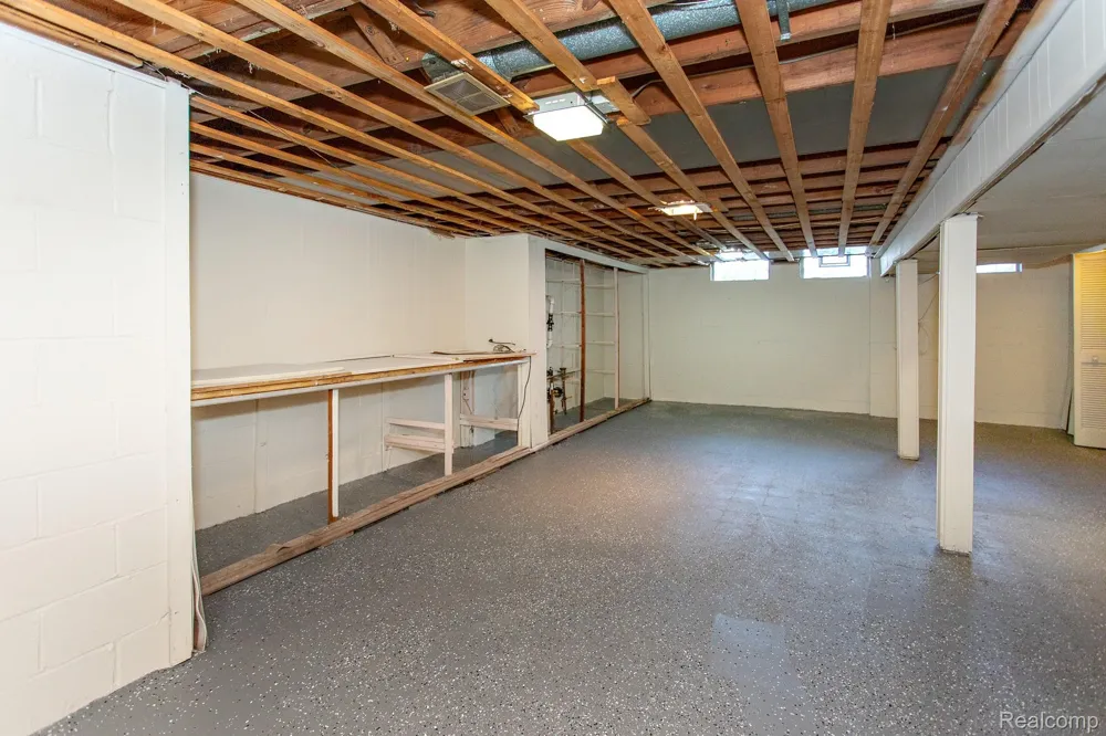 4056 Robina Avenue Berkley City, MI 48072